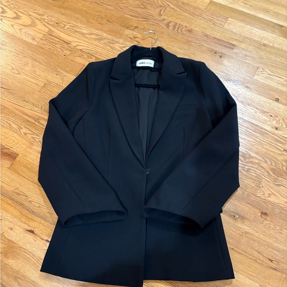OddMuse London Waist cinching blazer!